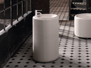 Одиночная отдельно стоящая раковина