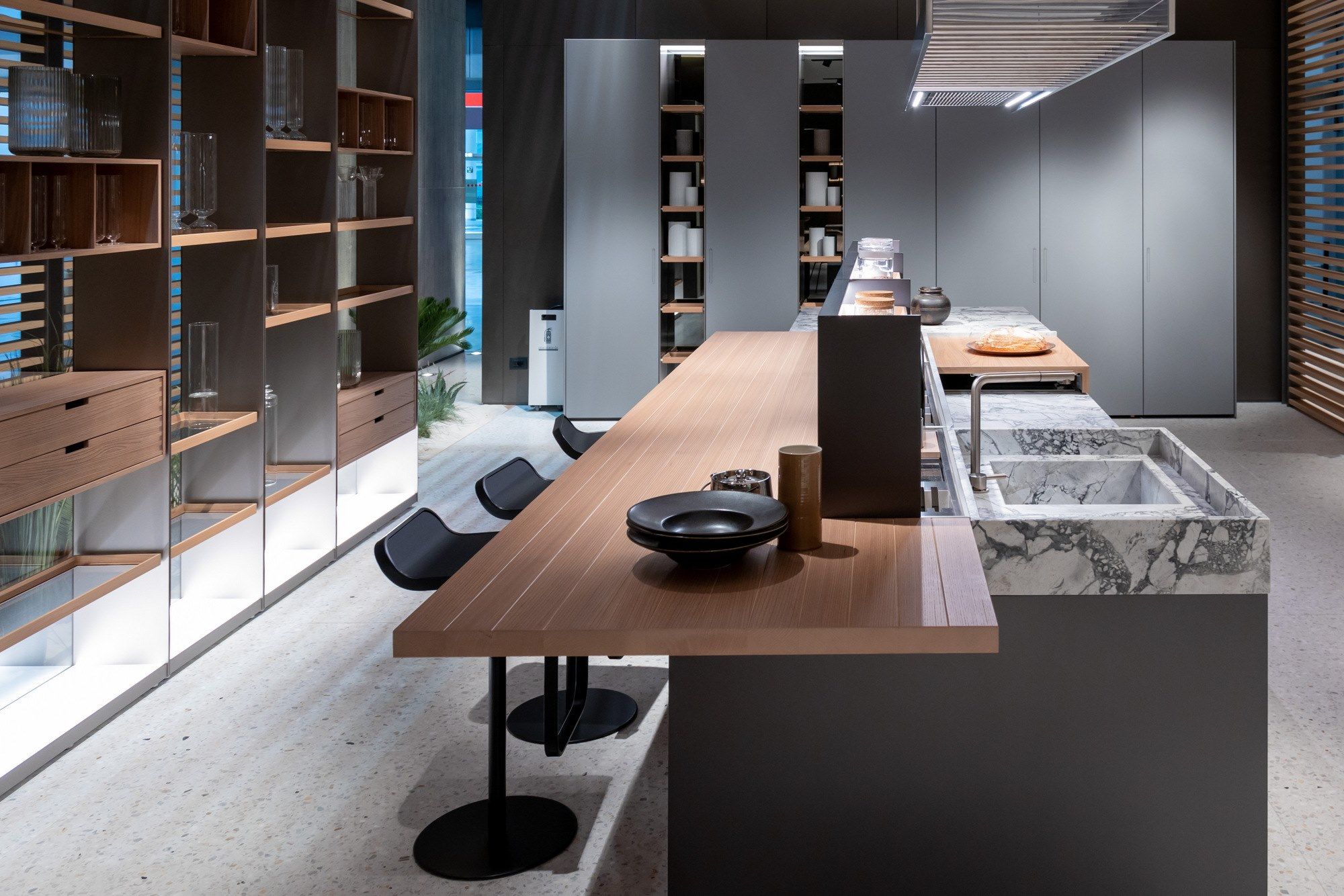 Кухня с островом с ручками ERNESTOMEDA ARCH-00094590 - Вид №2