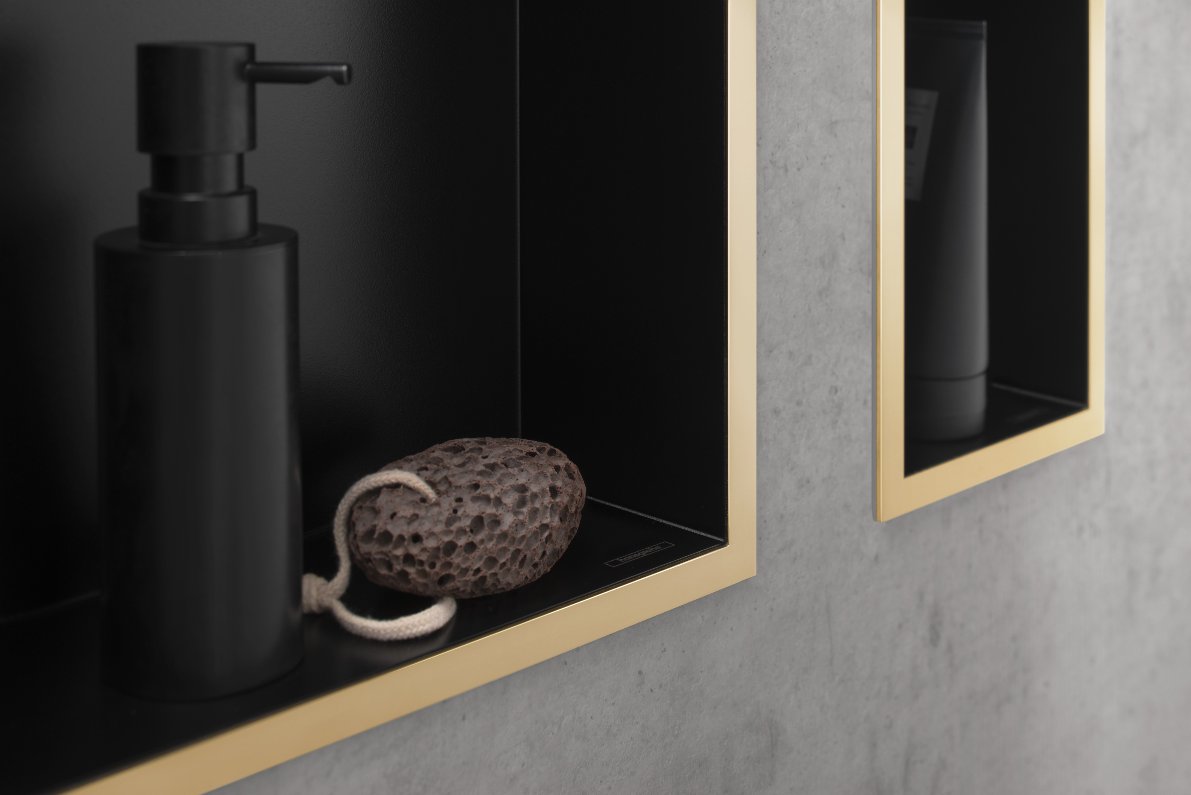 56098700 XtraStoris Individual Стеновая ниша Matt Black с дизайнерской рамкой 300/300/100 Hansgrohe  - Вид №3