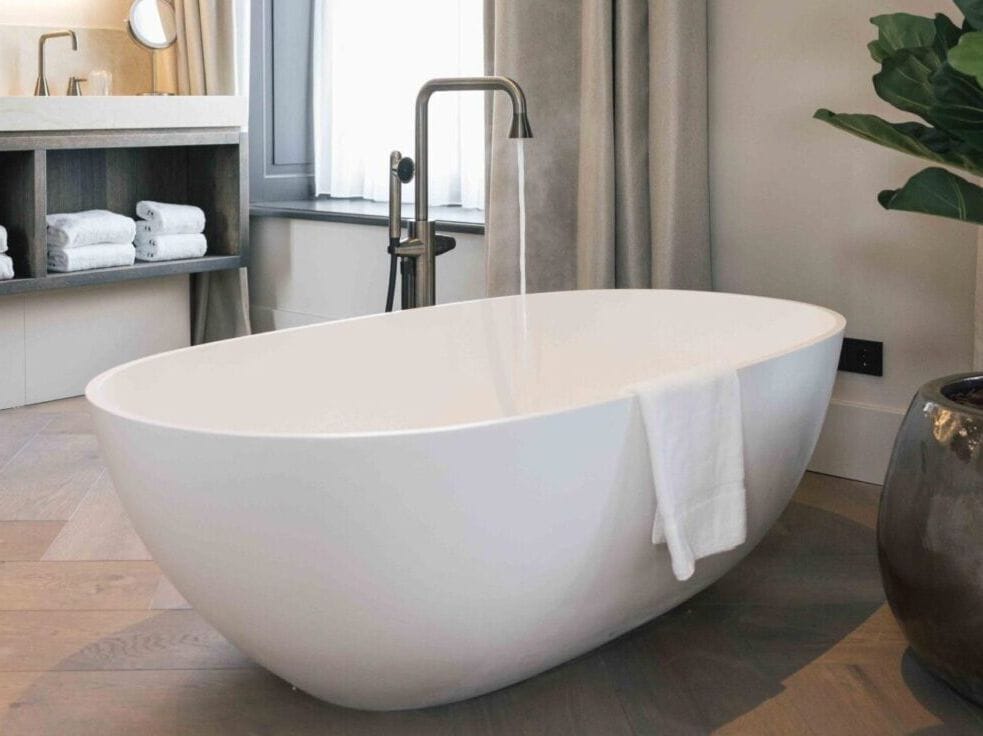 Овальная ванна в центре комнаты JEE-O Slimline ARCH-00089104 - Вид №2