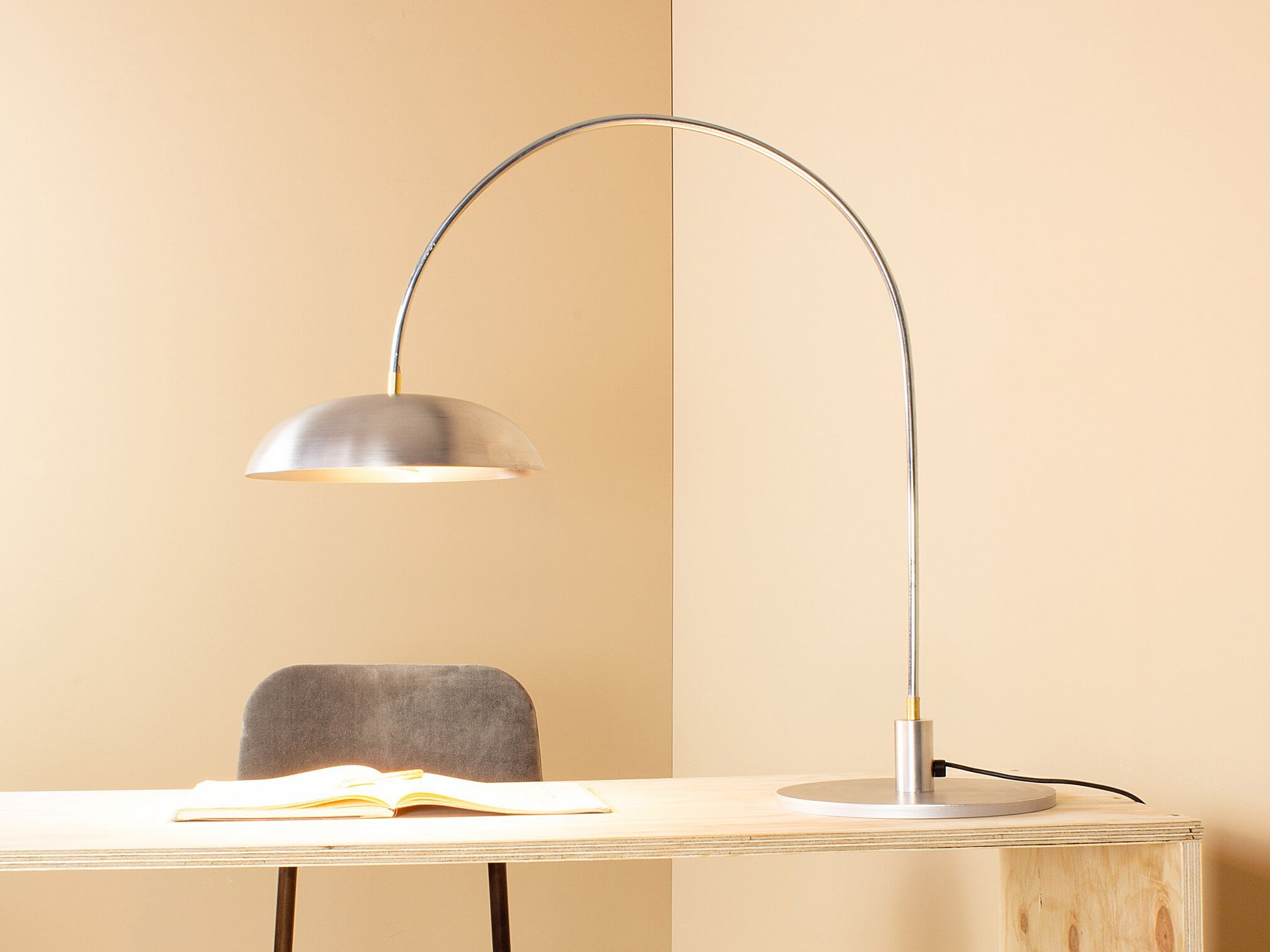 Светодиодная настольная лампа с диммером Renzo Serafini STUDIO 23 ARCH-00121673