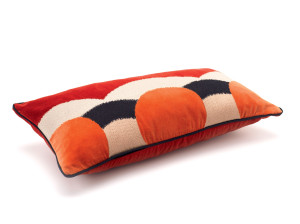 Бархатная вышитая подушка