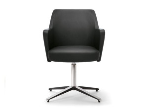 Спицевое кресло с подлокотниками