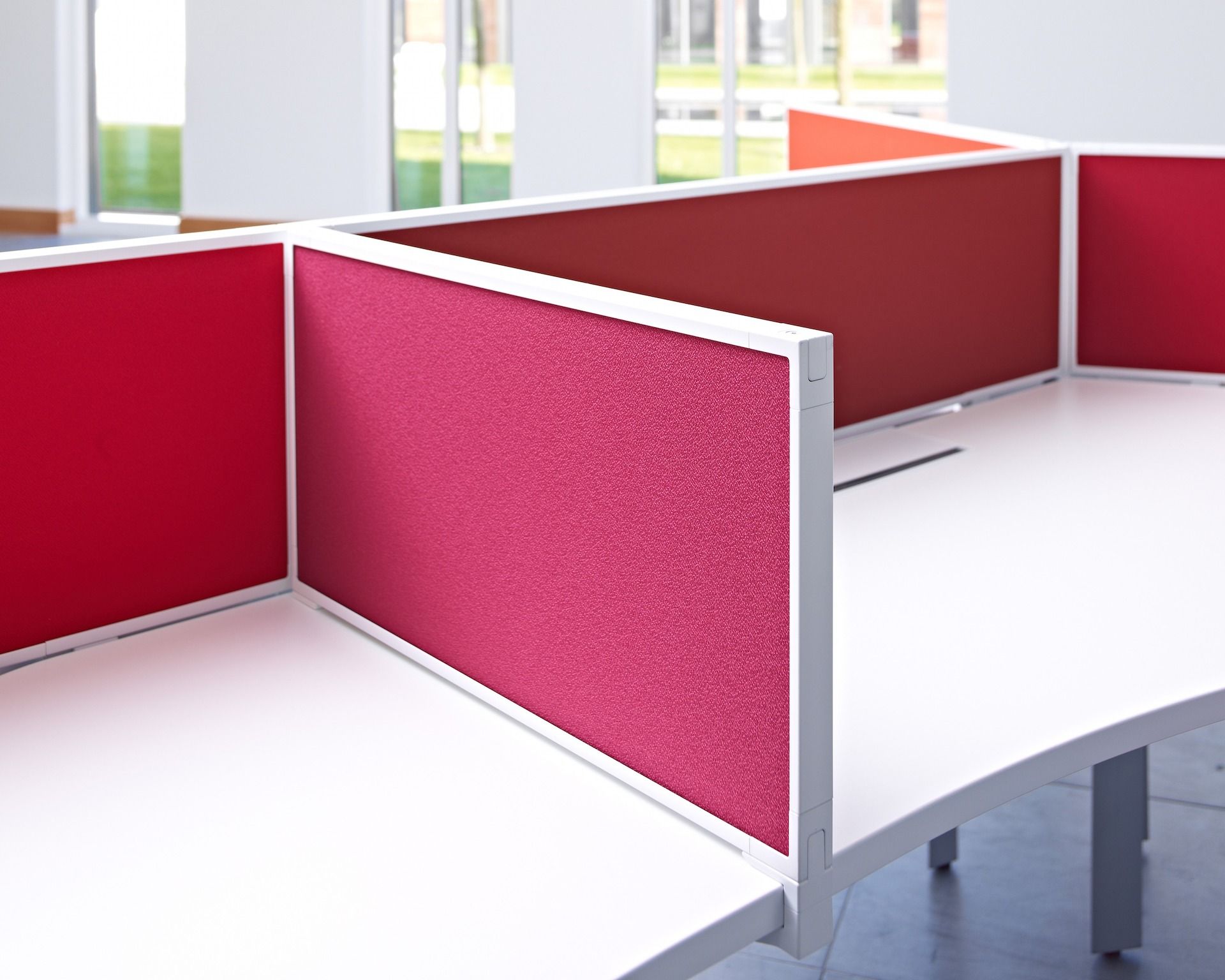 Стол с регулируемой высотой и звукопоглощающими перегородками Herman Miller макет студии ARCH-00126839 - Вид №52