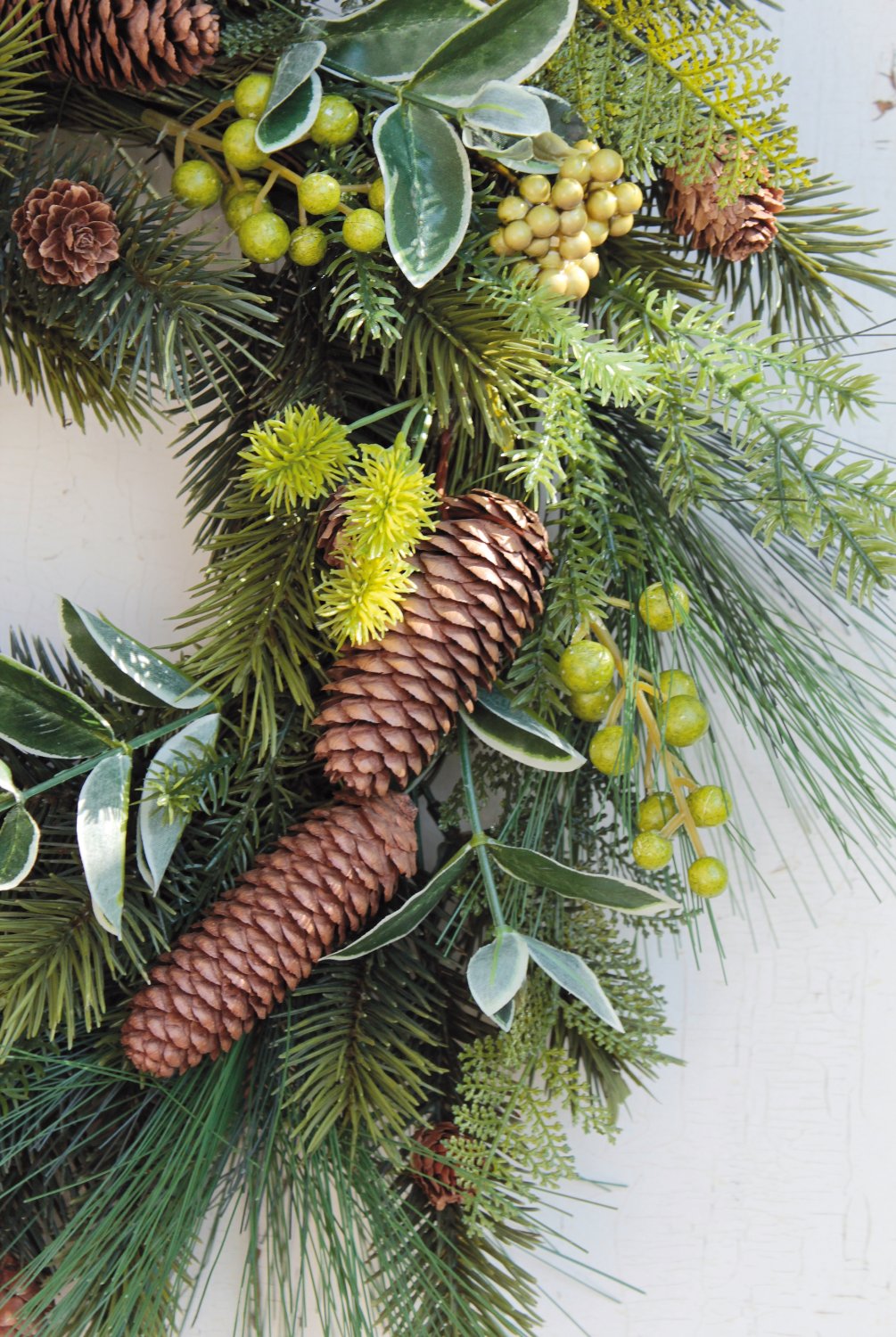 2007 883 a3 Искусственный венок 'ель / ягоды / шишки', ø 45 см, зеленый H-andreas  - Вид №4