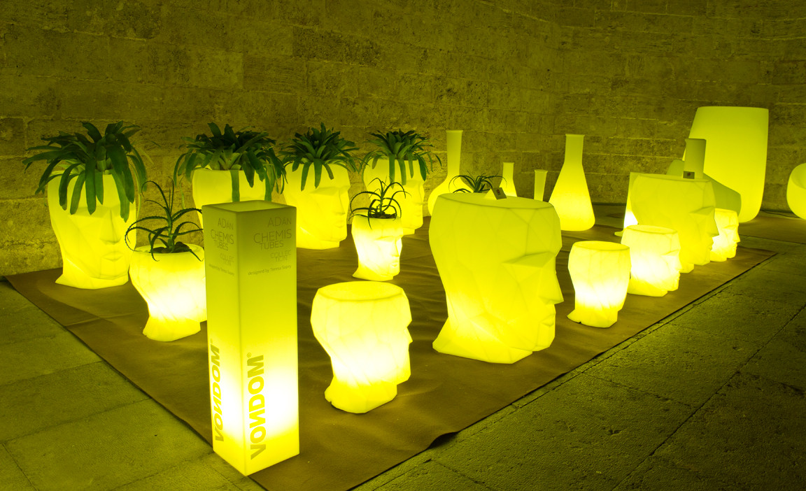 070175 Столик светящийся LED RGBW DMX BATTERY Vondom Adan