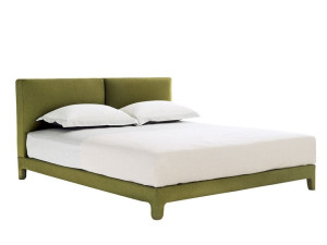 Двуспальная кровать с мягким изголовьем