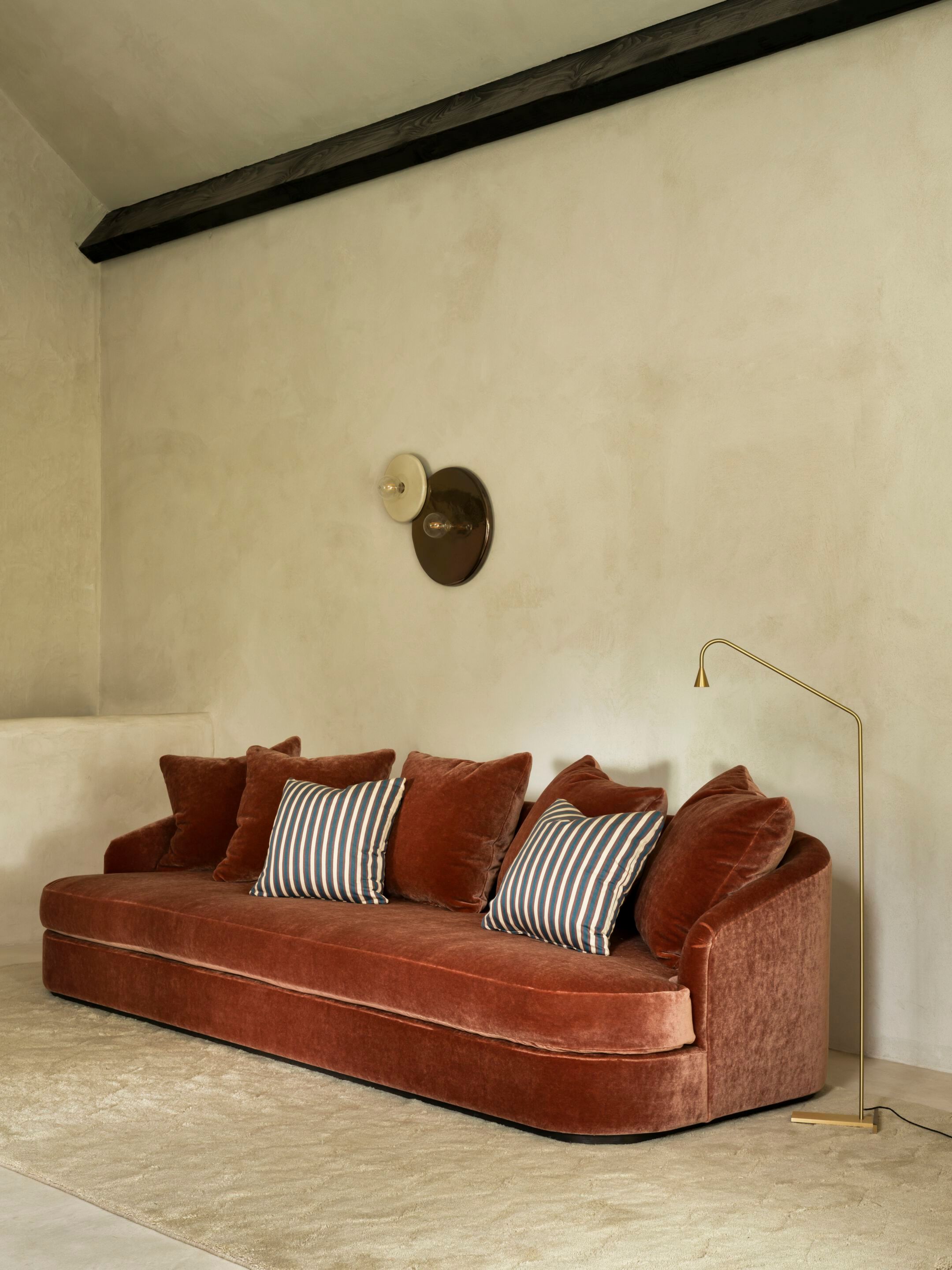 Ткань линейный диван Collett & Victor Elly ARCH-00126940 - Вид №1