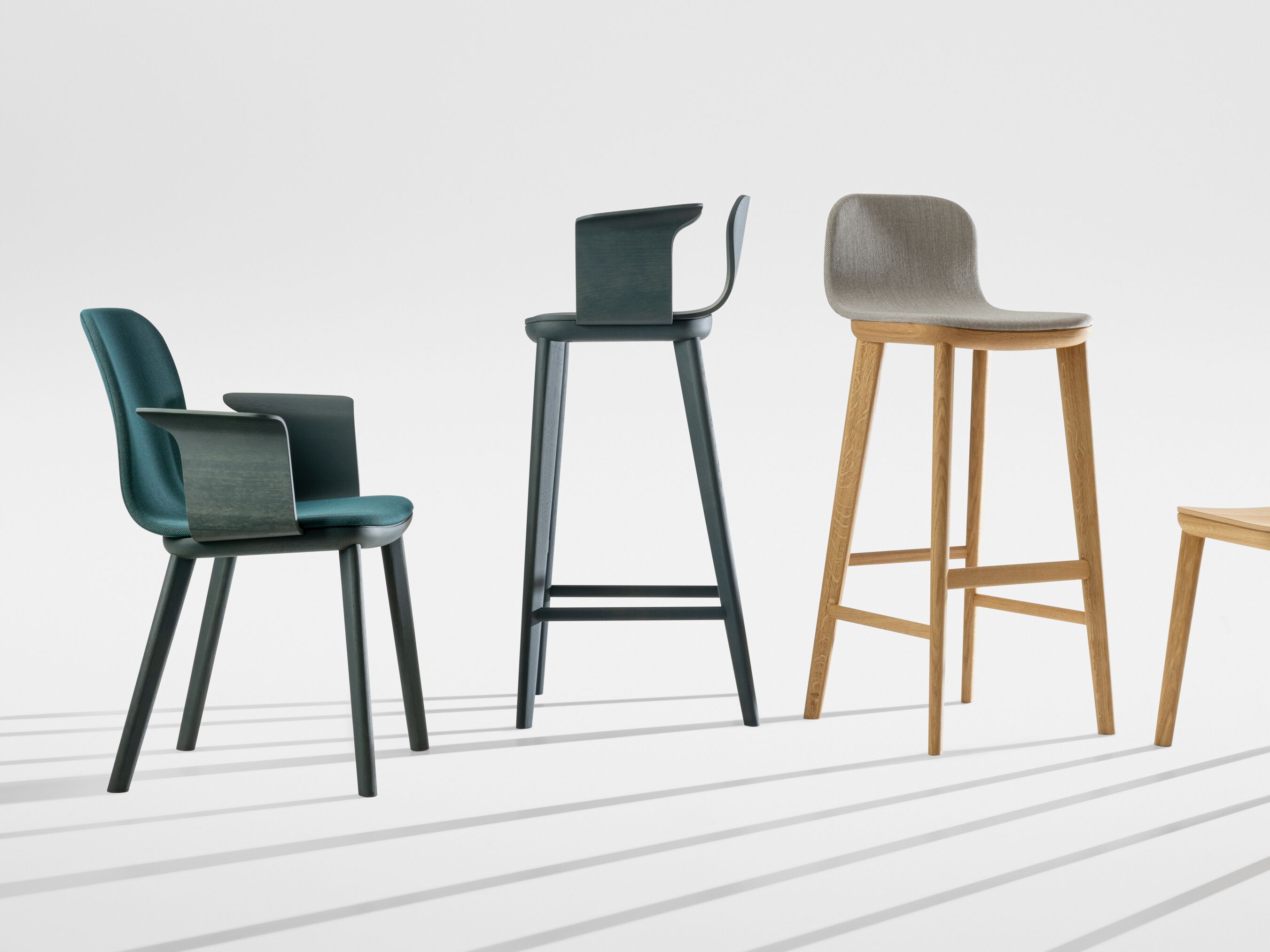 Мягкий стул с подлокотниками ZEITRAUM Aeon ARCH-00025655