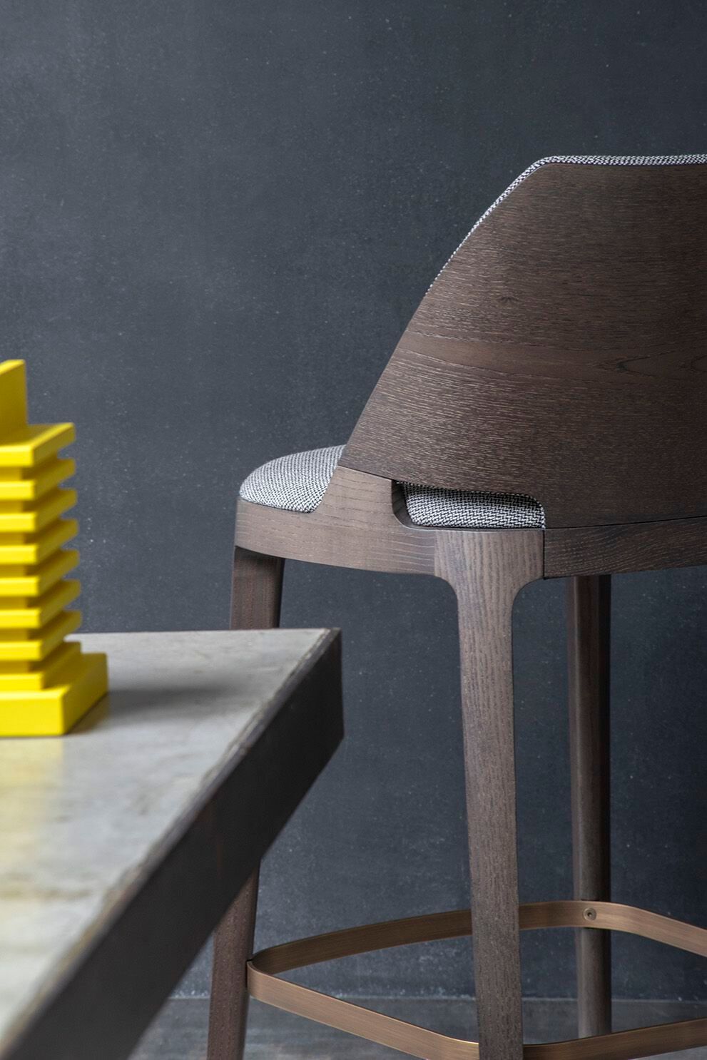 Высокий стул с тканевой подкладкой с подставкой для ног Potocco Velis Wood ARCH-00133097 - Вид №3