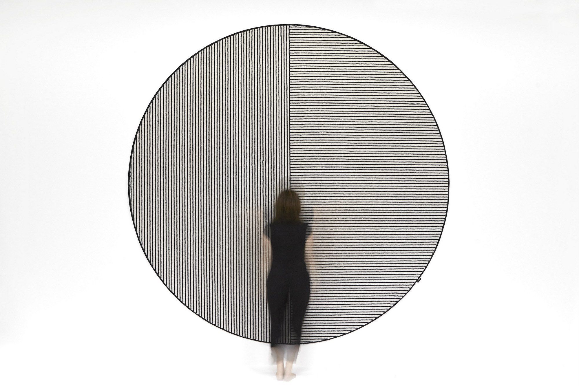 Полосатый бархатный круглый ковер Antoniolupi Tramato ARCH-00134937 - Вид №2
