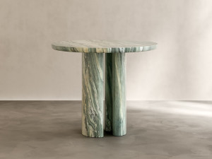 Круглый обеденный стол из натурального камня