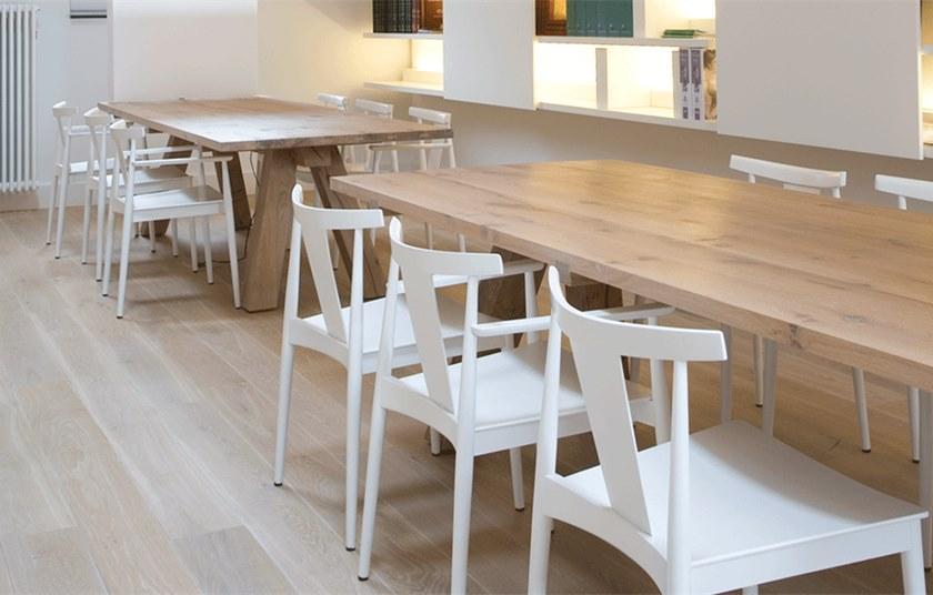 Andreu World Стул из бука с подлокотниками и открытой спинкой Smile So0335 - Вид №4