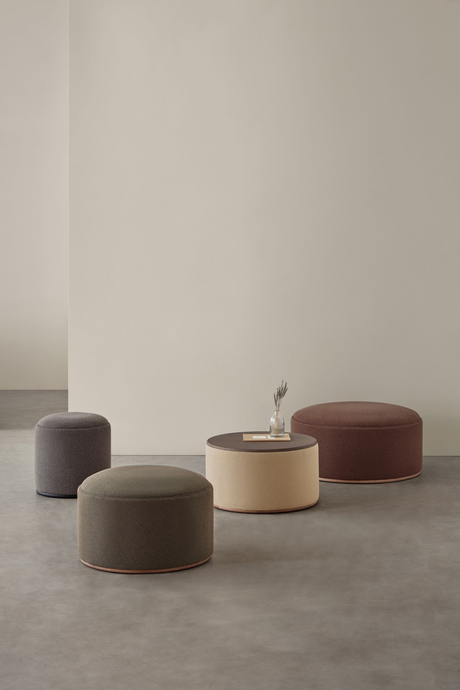 Круглый журнальный столик из ткани Blasco&Vila Mant ARCH-00062198 - Вид №1