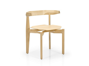 Деревянный стул