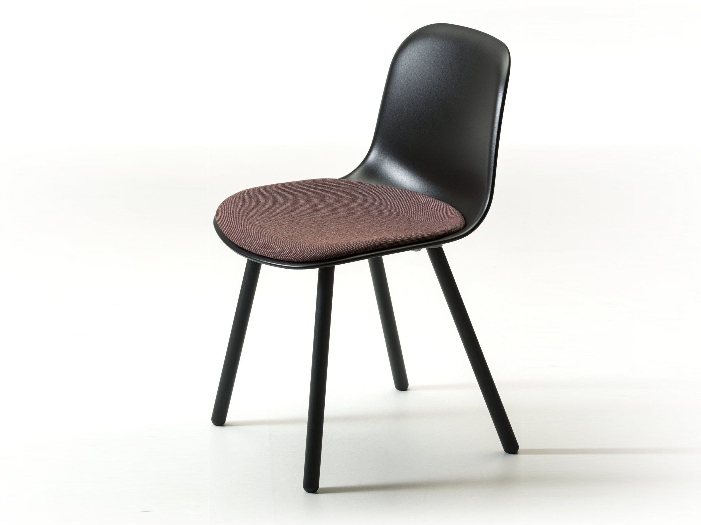 Стул из полипропилена с мягким сиденьем arrmet Máni Plastic ARCH-00092533