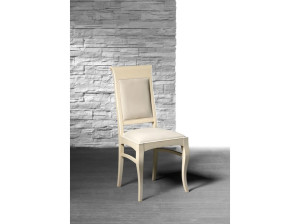 Стул с мягким сиденьем и спинкой