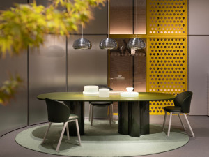 Овальный стол