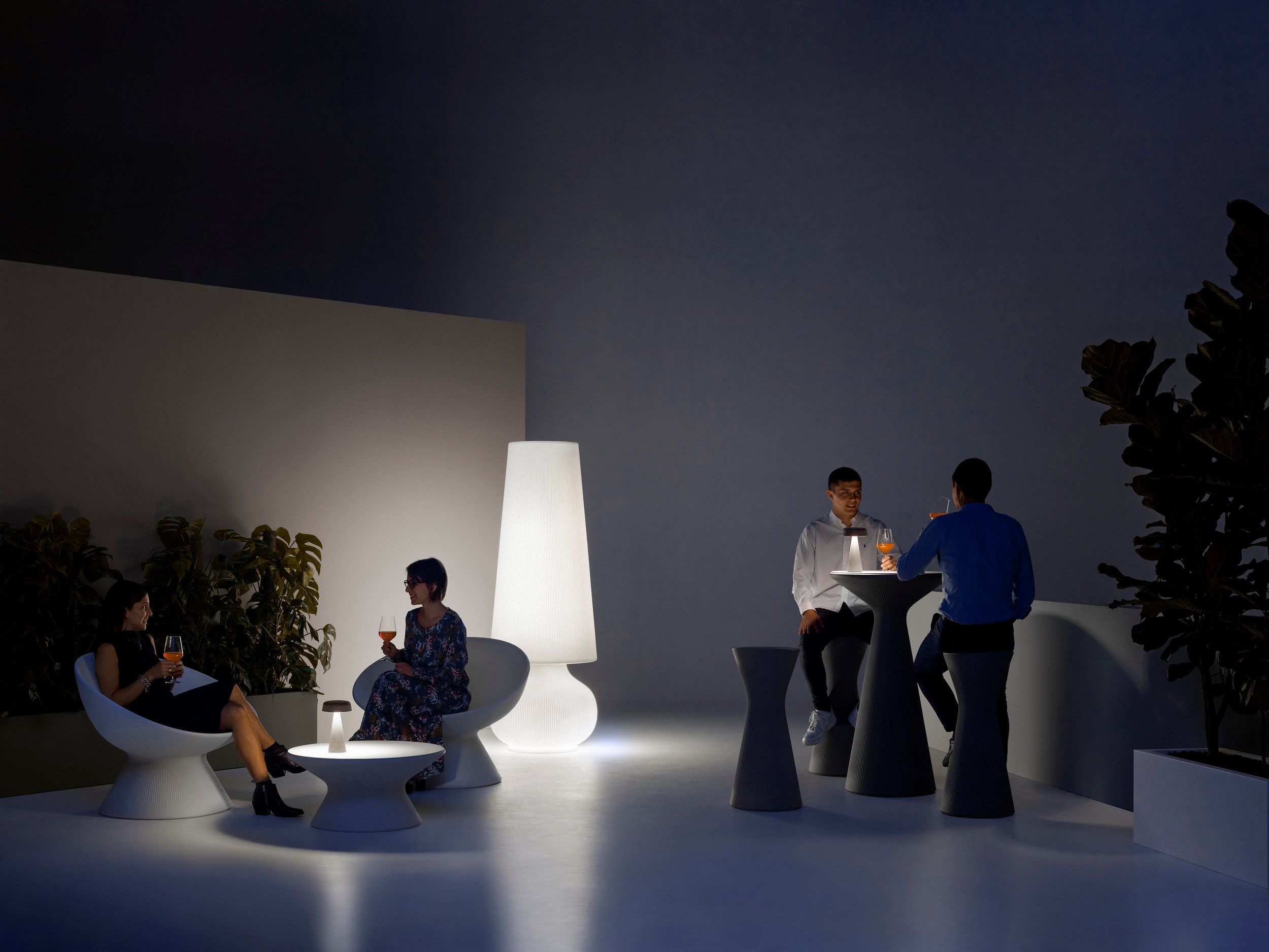 Высокий круглый стол из полиэтилена PLUST Fade ARCH-00053492 - Вид №4