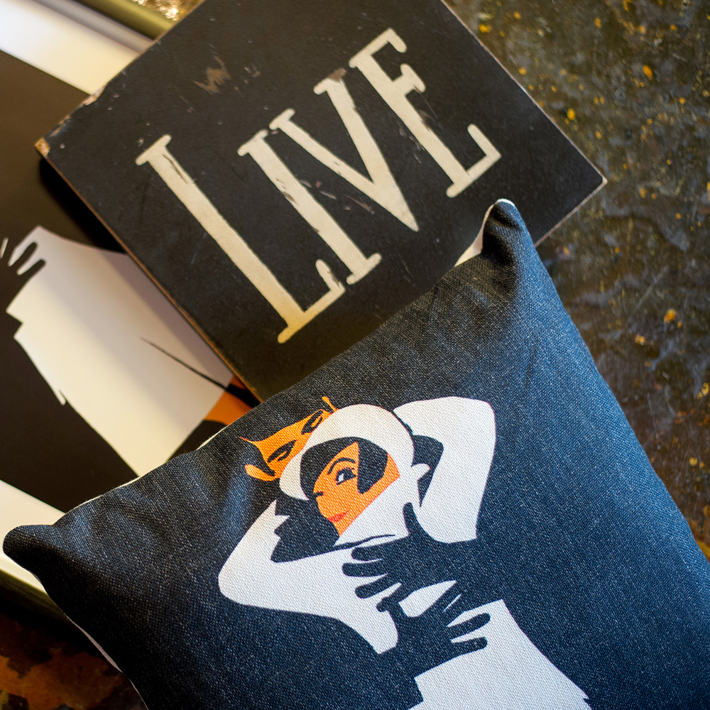 3112665 Интерьерная подушка «Рандеву» Object Desire  - Вид №1