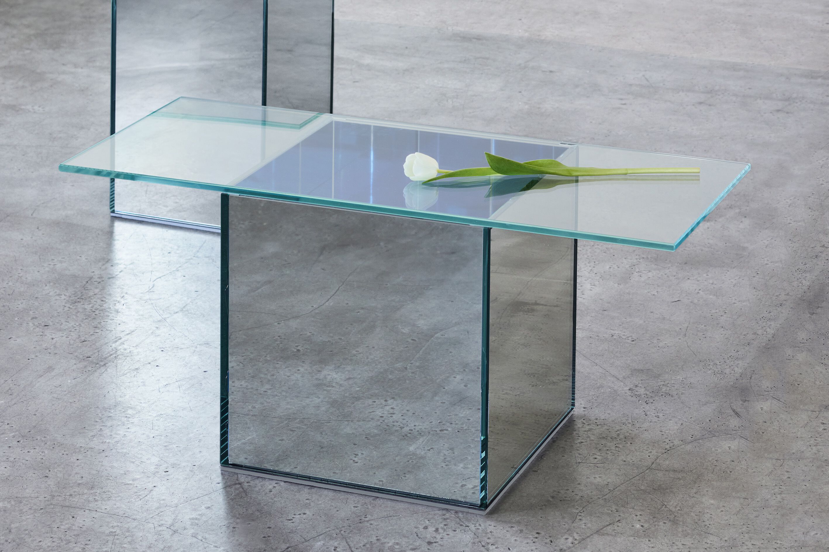 Стеклянный журнальный столик Caroline Chao вид ARCH-00108190 - Вид №2