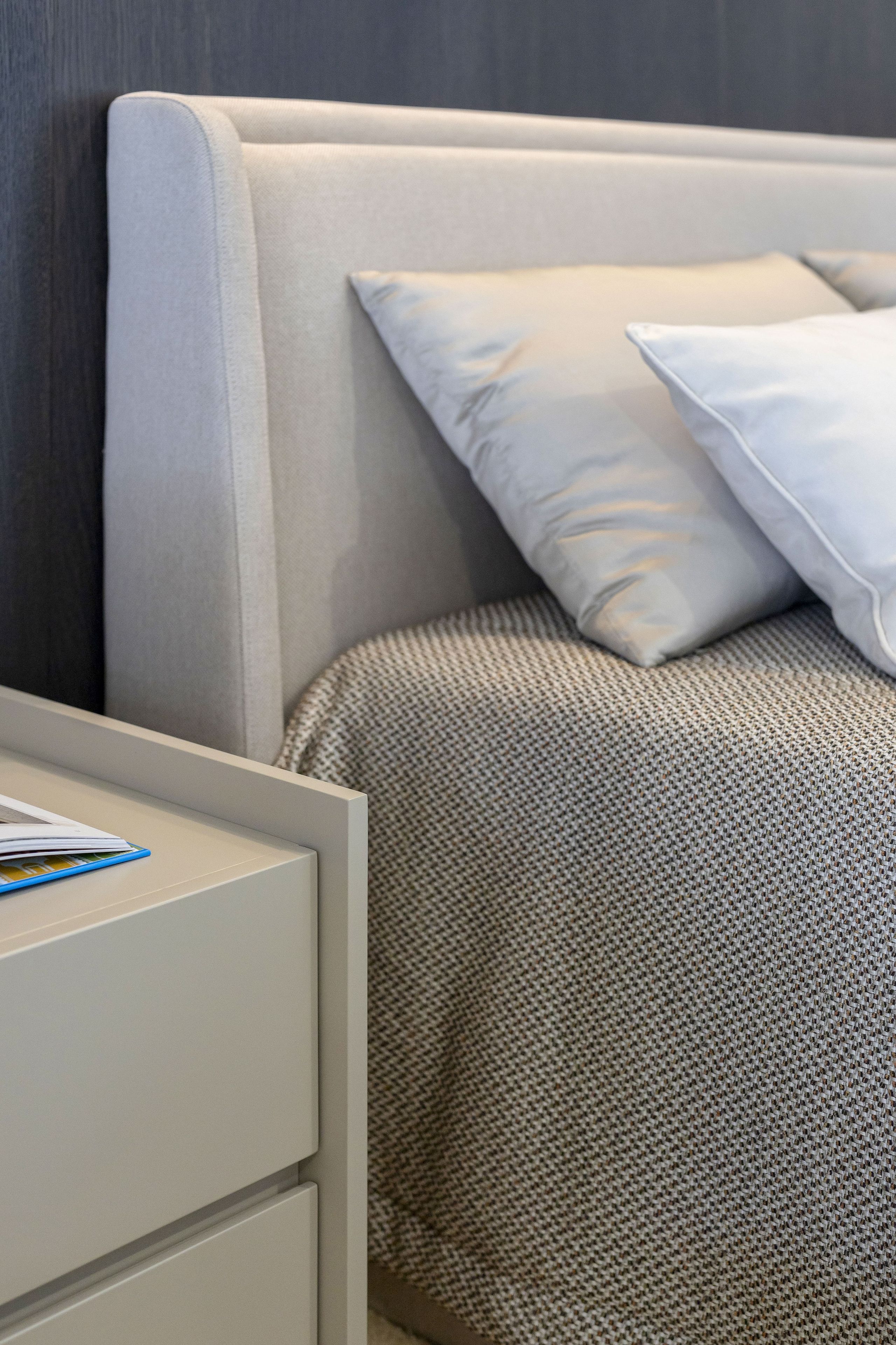 Двуспальная кровать из ткани с мягким изголовьем Stylish Club Porto ARCH-00034730 - Вид №18