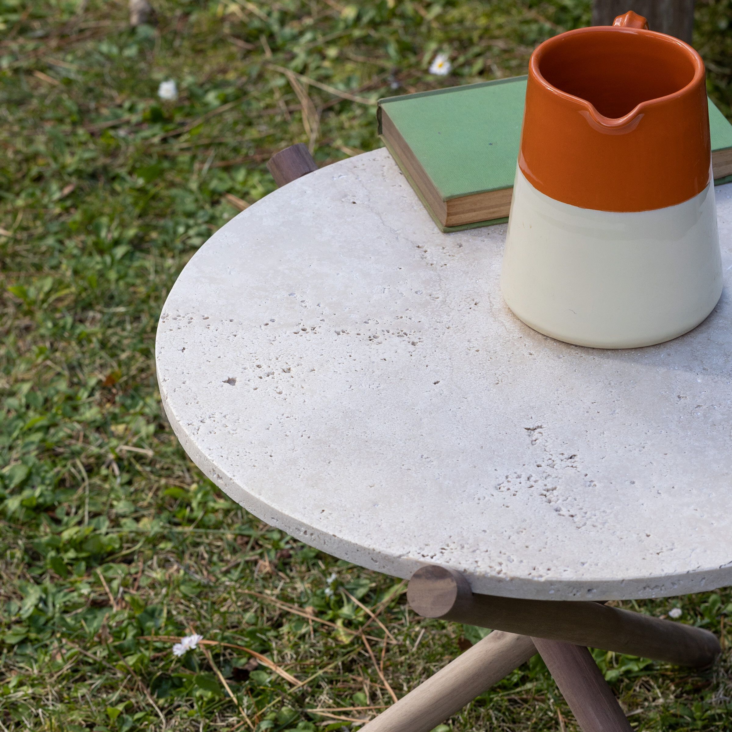 Травертин круглый садовый столик VELTHA® Naturam ARCH-00130378 - Вид №5