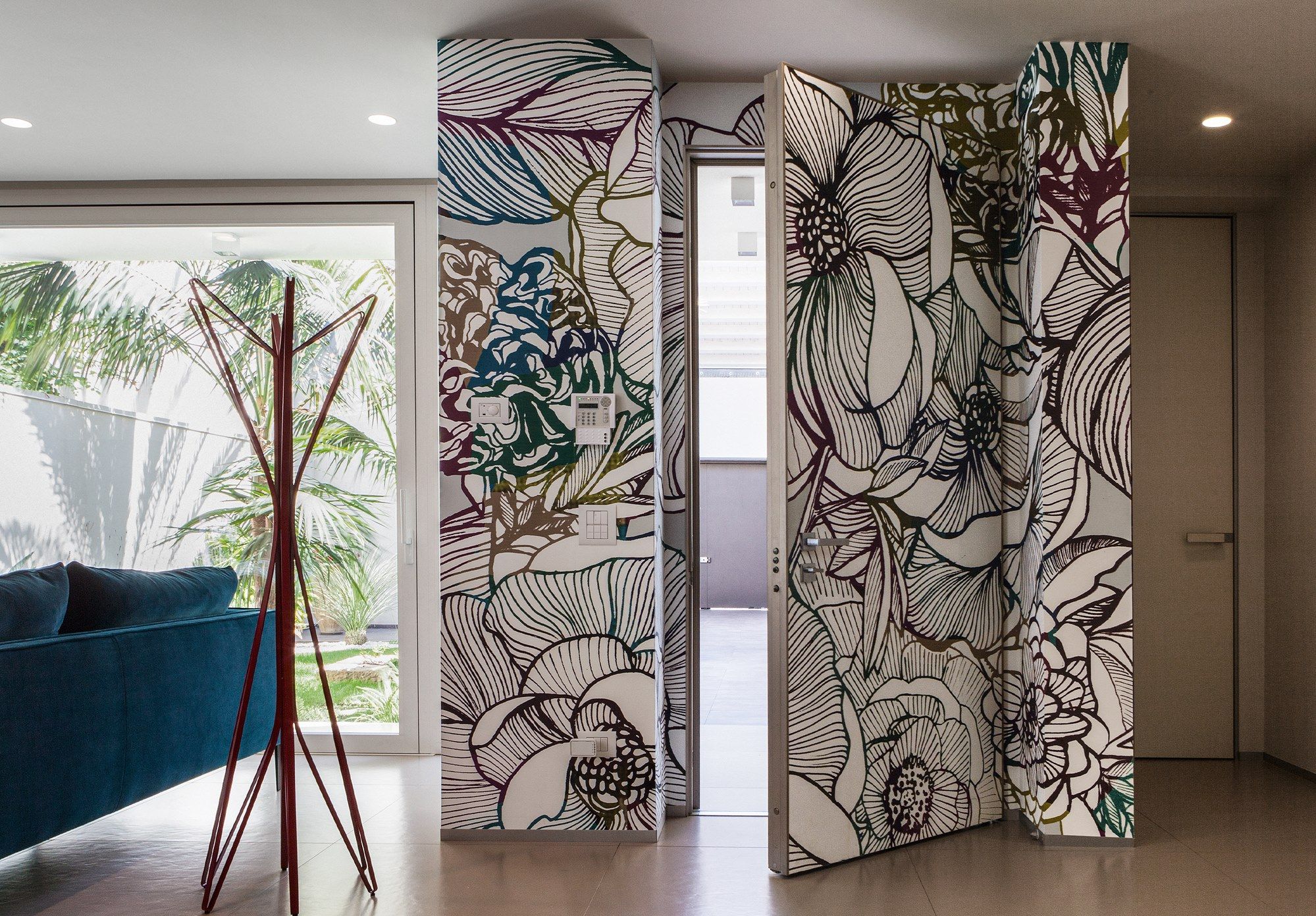 Бронированная входная дверь с тиковым покрытием Oikos Tekno ARCH-00110250 - Вид №1