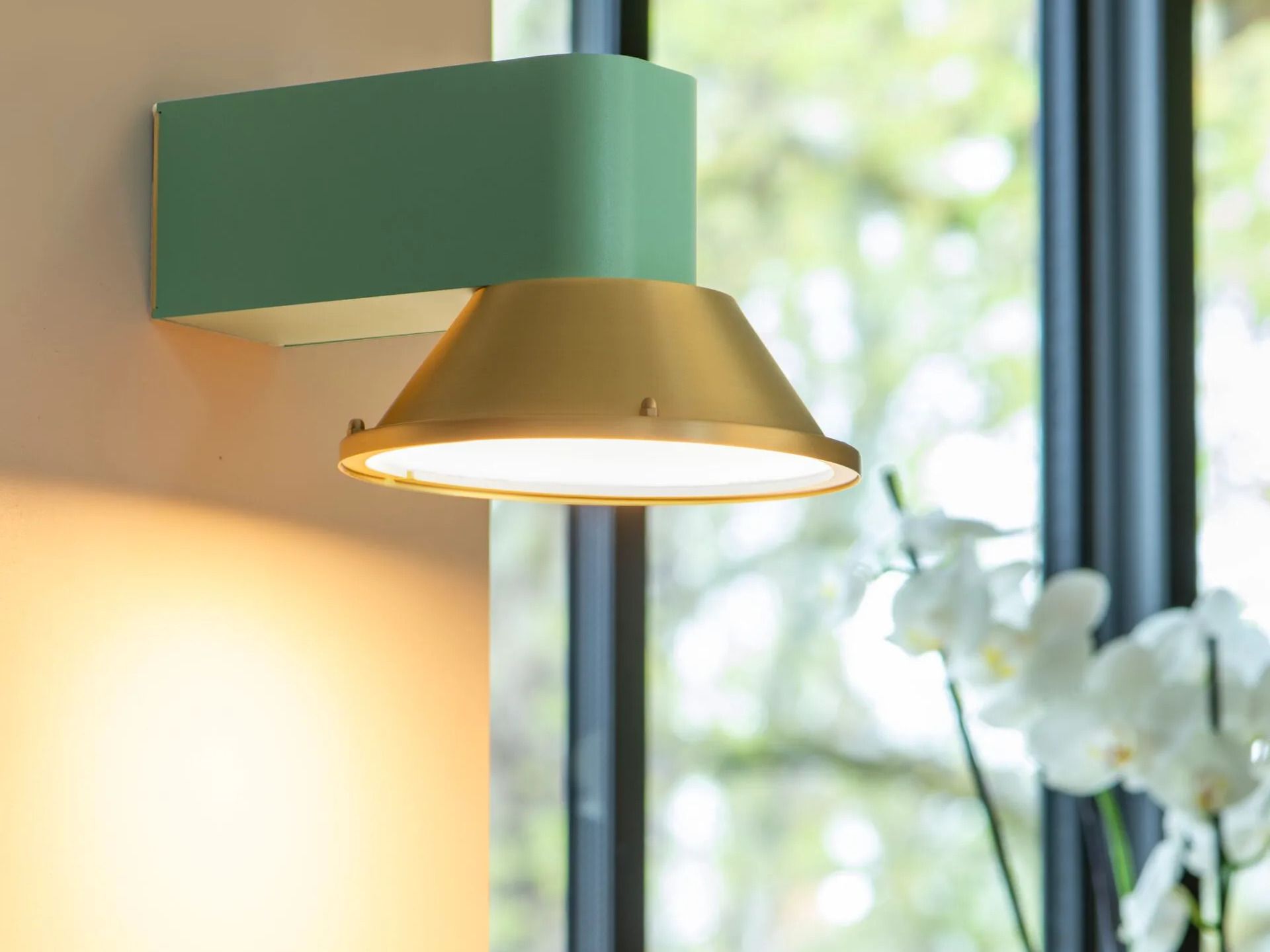 Латунный светодиодный настенный светильник CVL Luminaires Wonder ARCH-00098693 - Вид №3