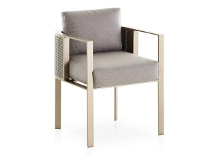 Тканевый стул с подлокотниками