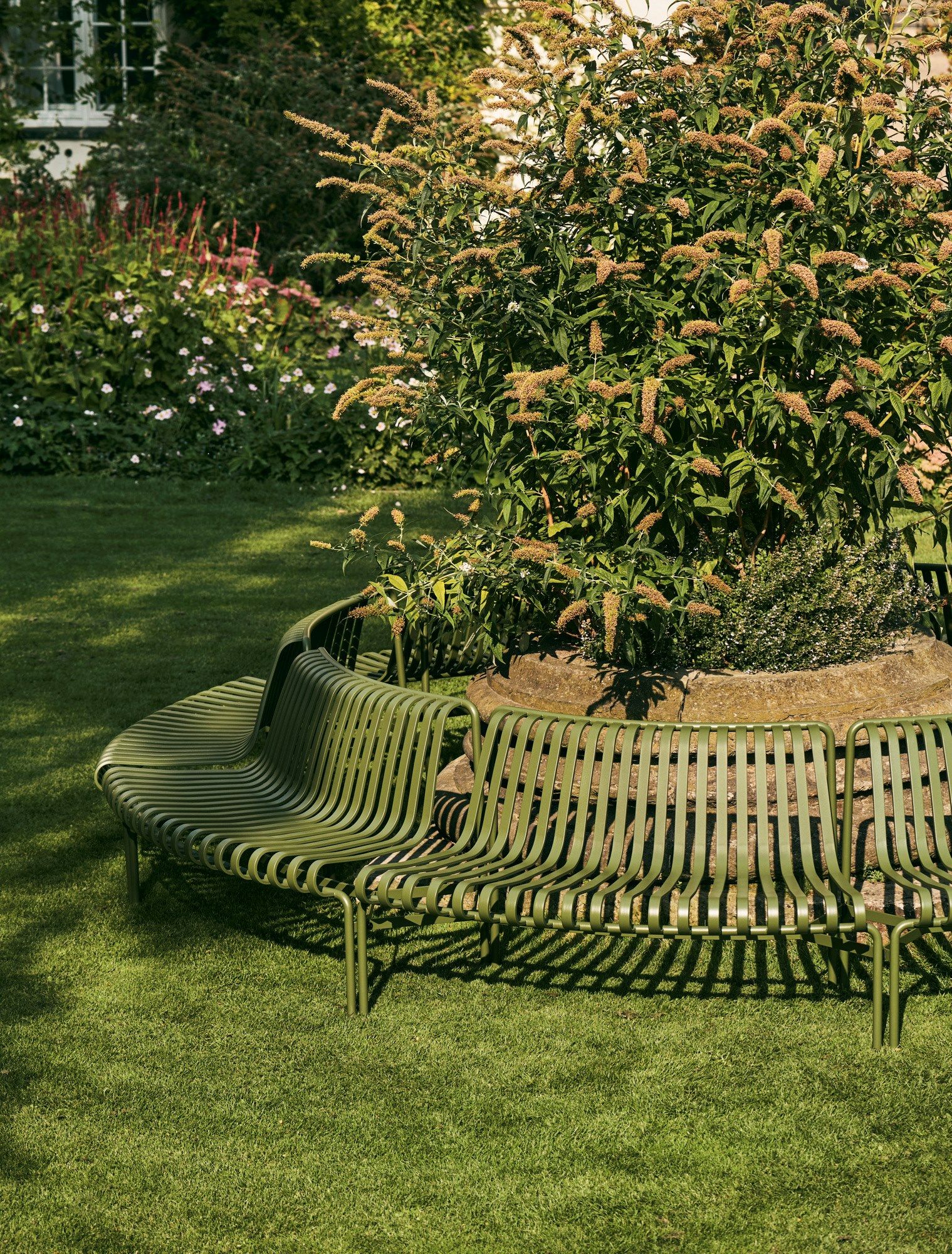 Стальная садовая скамейка с порошковым покрытием со спинкой Hay Палисад ARCH-00074175 - Вид №61