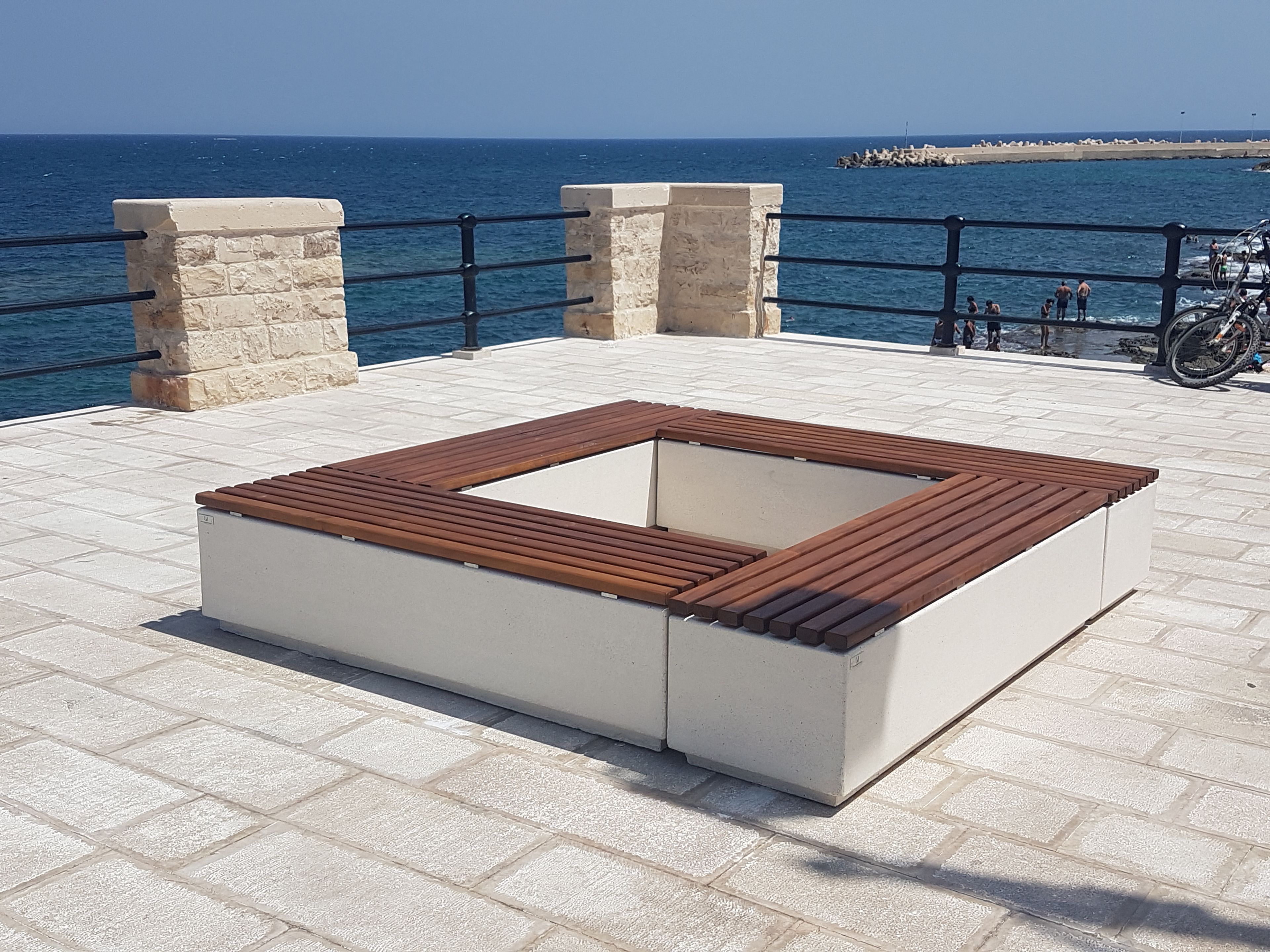 Скамейка со встроенной плантатором Viscio Urban Design ERIS ARCH-00146715