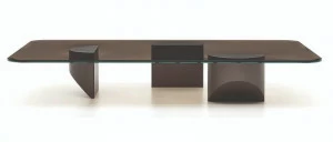 Minotti Низкий прямоугольный журнальный столик из стекла Wedge