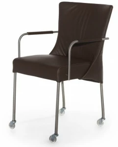 Joli Мягкое кожаное кресло с подлокотниками на колесиках Angelina