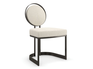 Тканевый стул с подлокотниками