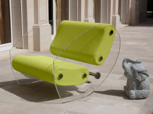 Кресло с подлокотниками