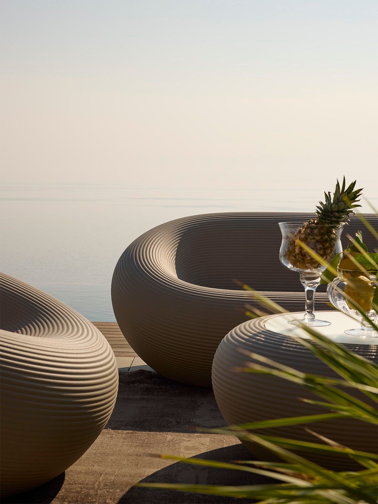 Полиэтиленовый садовый диван Qeeboo нами ARCH-00056460 - Вид №4