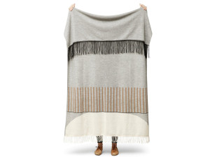 Плед с графическим рисунком из альпаки