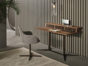 Письменный стол из орехового дерева с ящиками