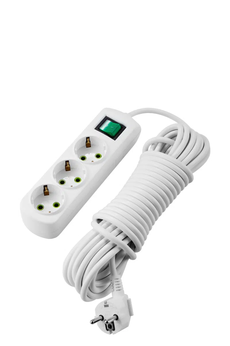 LETITIA Удлинитель с заземлением 3 входа, 5 метров с выключателем белый LEZARD 721-0305-302