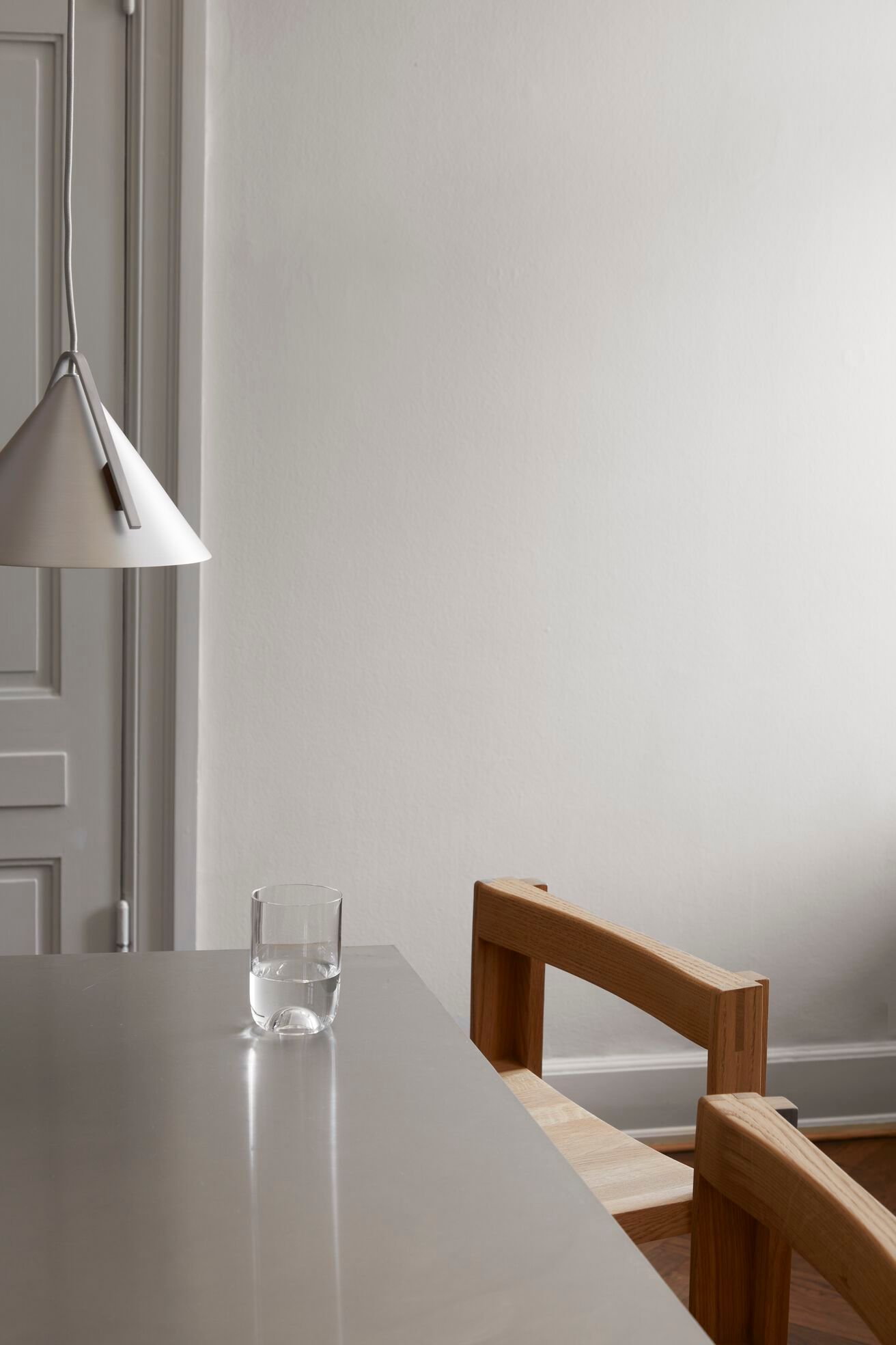 Дубовый стул с открытой спинкой Kristina Dam Studio Outline ARCH-00053626 - Вид №5