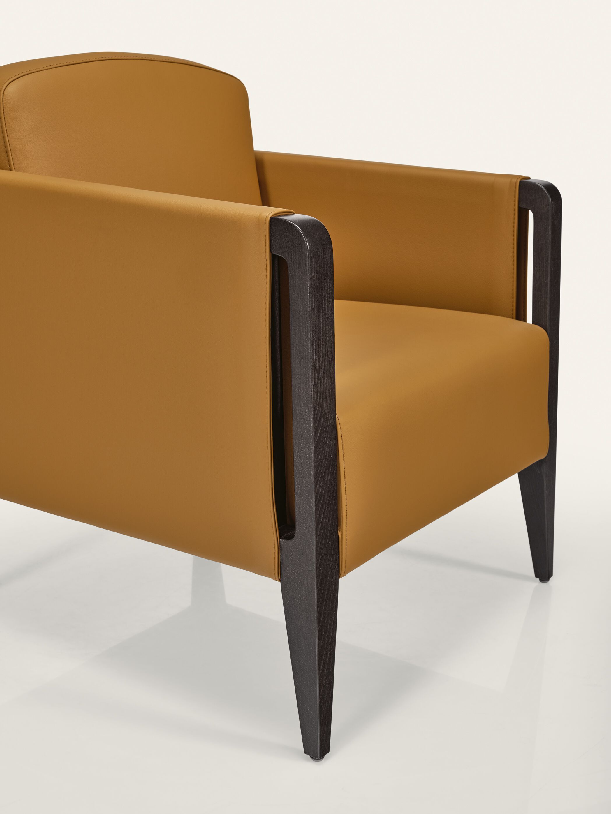 Кожаное кресло с подлокотниками More Contract Sam ARCH-00073167 - Вид №5