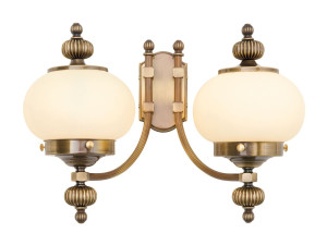 Настенный светильник из латуни и стекла