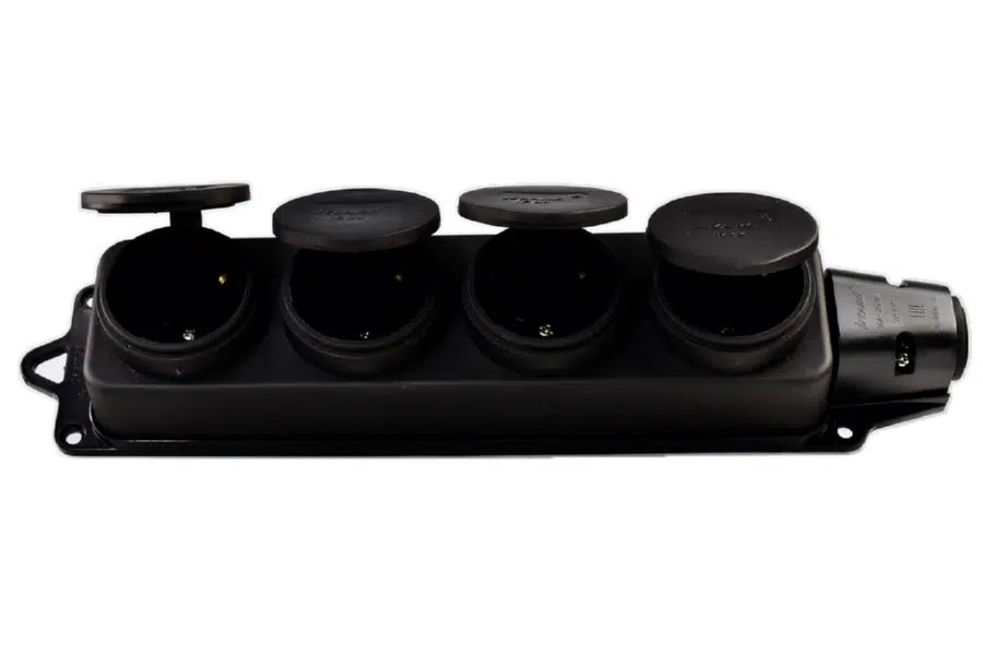 Розетка наруж. уст-ки 4-ая с заглушками 2Р+РЕ 1х16А 220-240V (каучук) черный LEZARD 106-0400-0107 - Вид №1