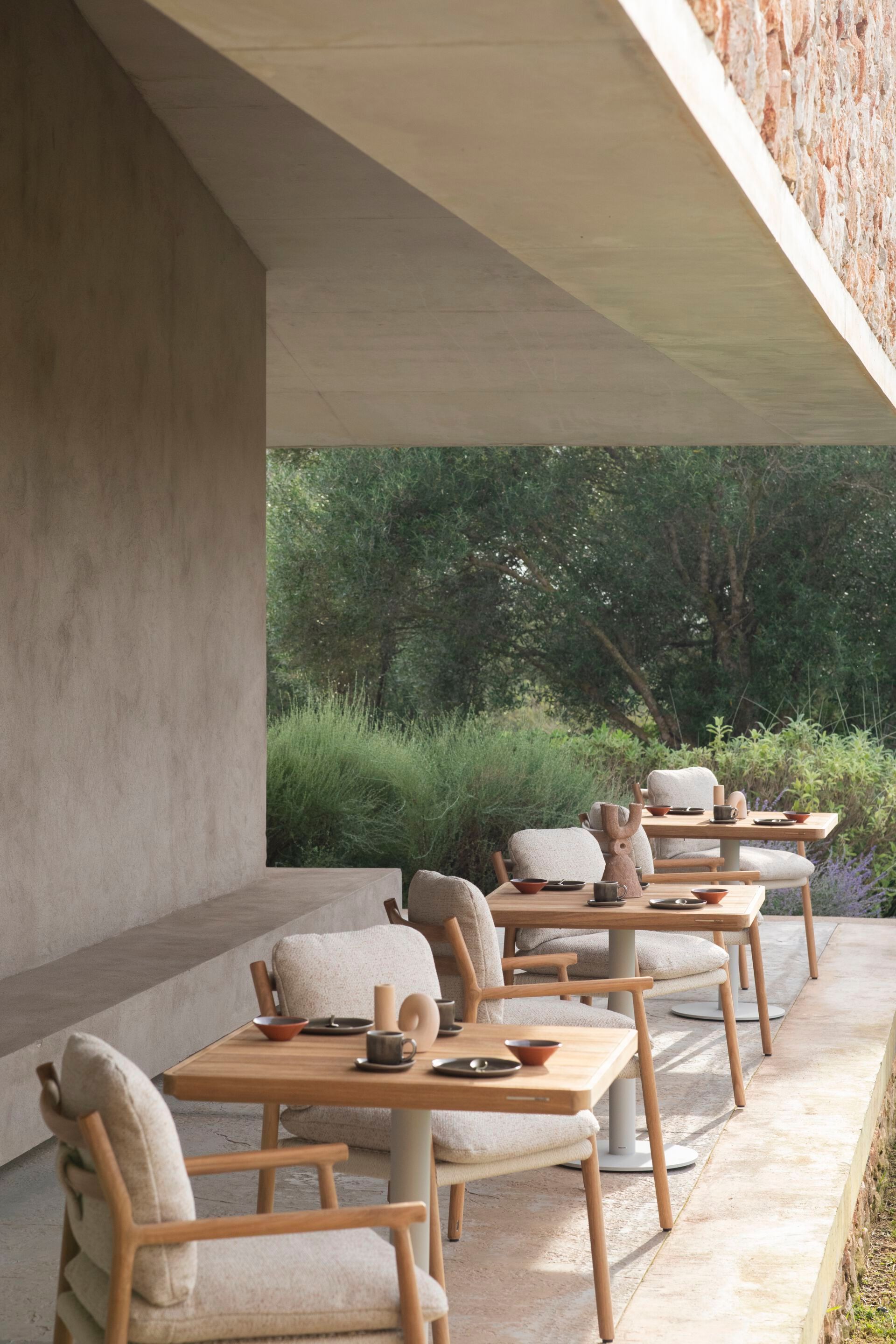 Стул для сада из тикового дерева с подлокотниками MANUTTI Muyu ARCH-00127947 - Вид №2