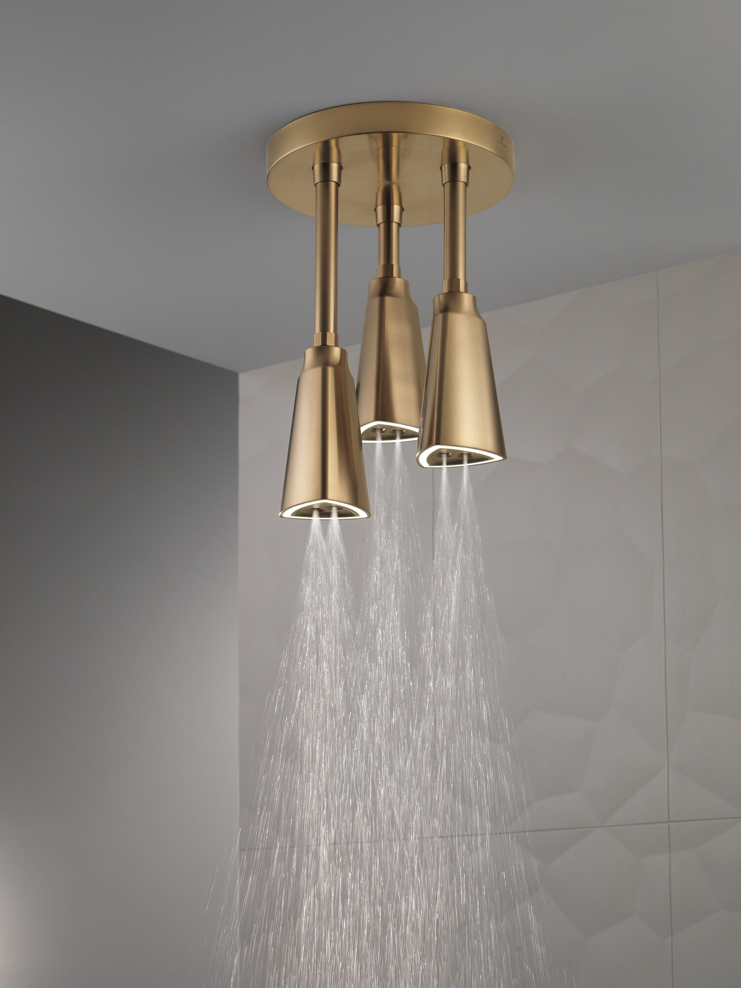 57140-CZ25-L Подвесная душевая лейка Raincan со светодиодной подсветкой H2Okinetic® Delta Faucet Universal Showering Шампанское бронза  - Вид №5