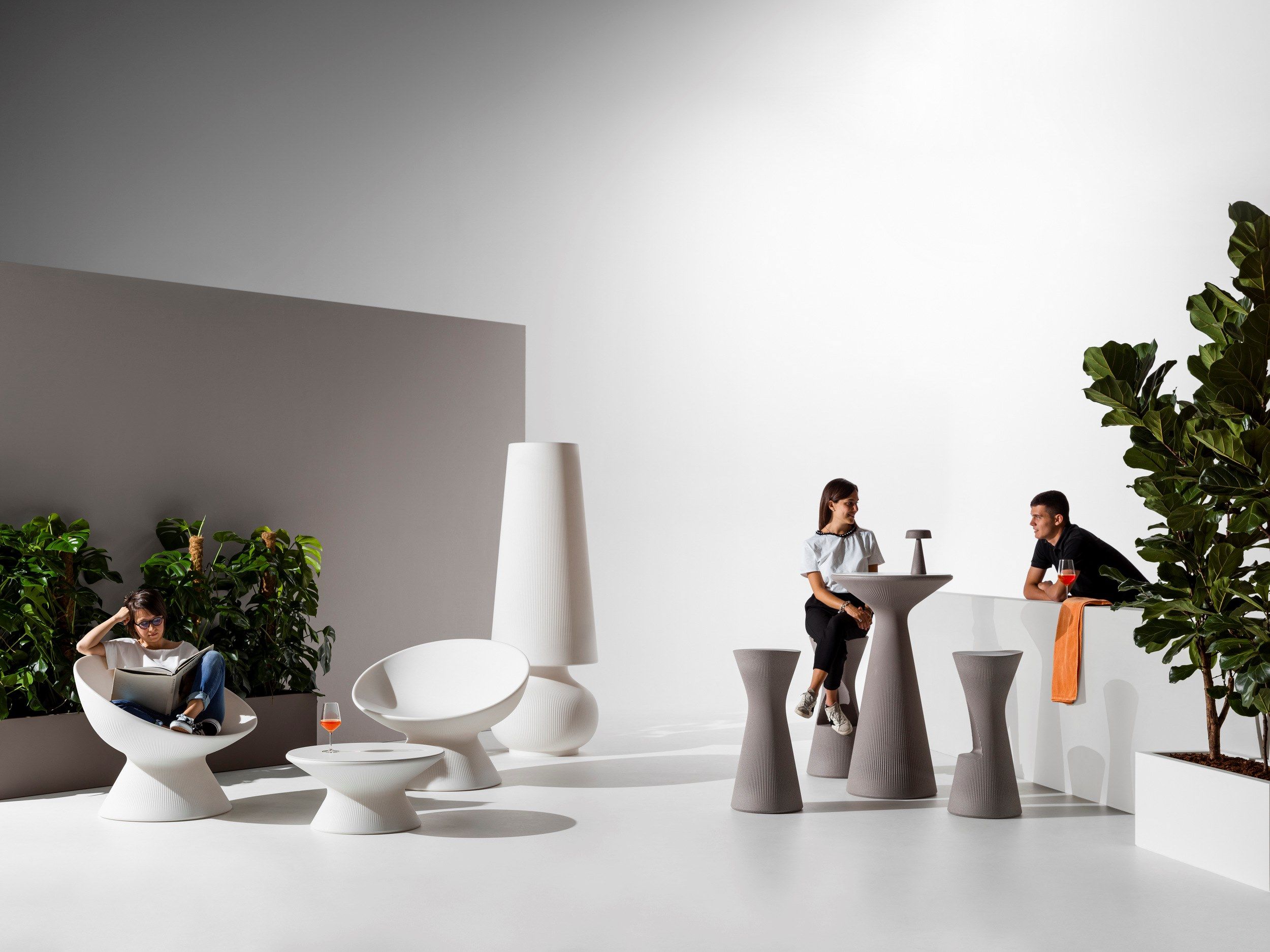 Высокий круглый стол из полиэтилена PLUST Fade ARCH-00053492 - Вид №5