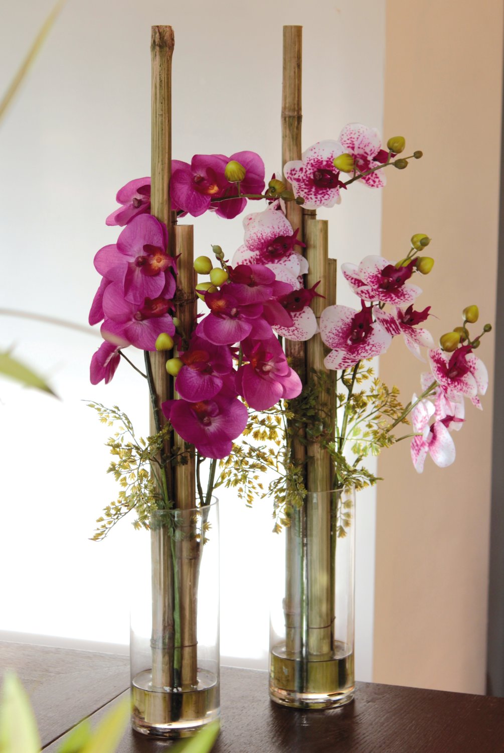 2767 490 a3 Пластиковая орхидея Phalaenopsis & bamboo в стеклянном горшке, 76 см, красно-черная H-andreas 