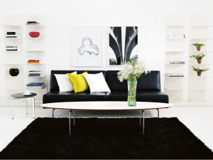 Овальный низкий журнальный столик