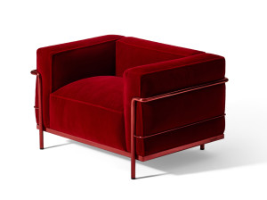 Бархатное кресло с подлокотниками